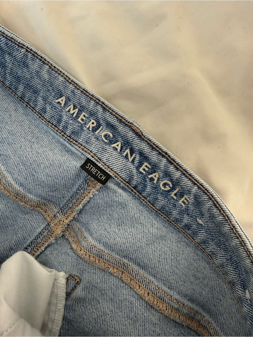 American Eagle Outfitters Light Wash Mom Straight Jeans Women’s 10 Short - Picture 6 of 11